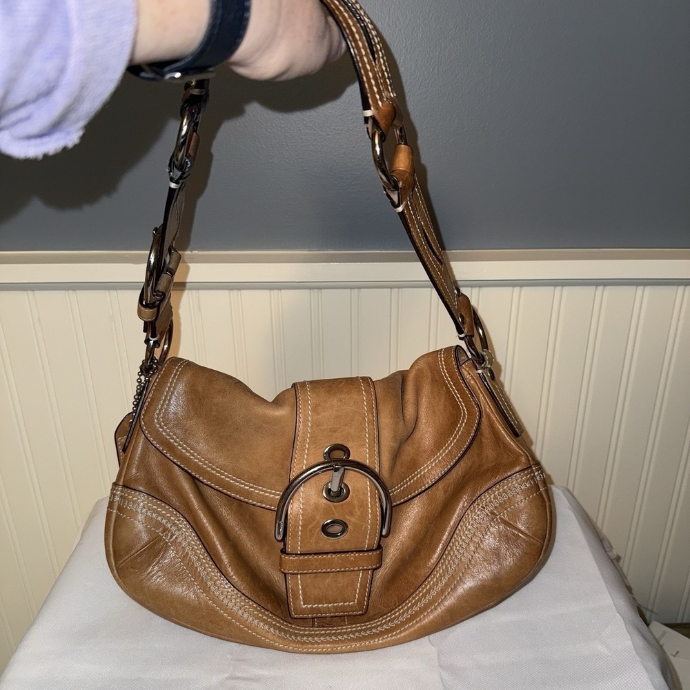 Vintage Coach British Tan Brown Soho Leather Buckle Shoulder Bag Purse 10578